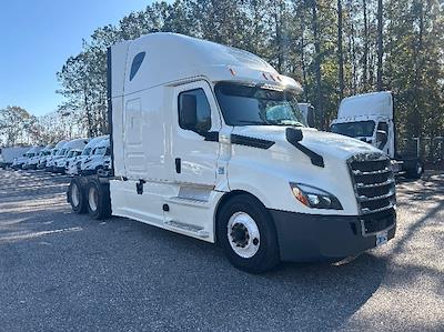 Used 2019 Freightliner Cascadia - photo 1