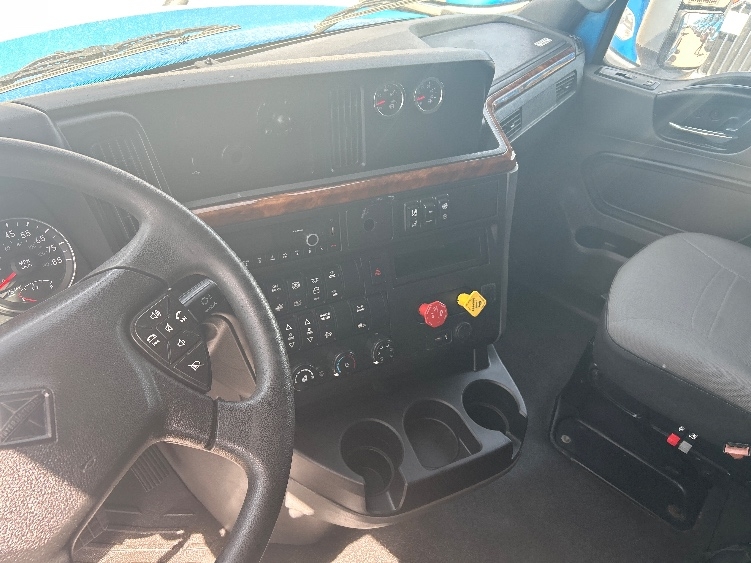 Used 2021 International LT - photo 12