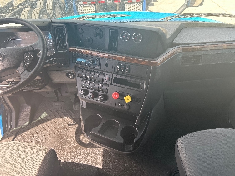 Used 2021 International LT - photo 14