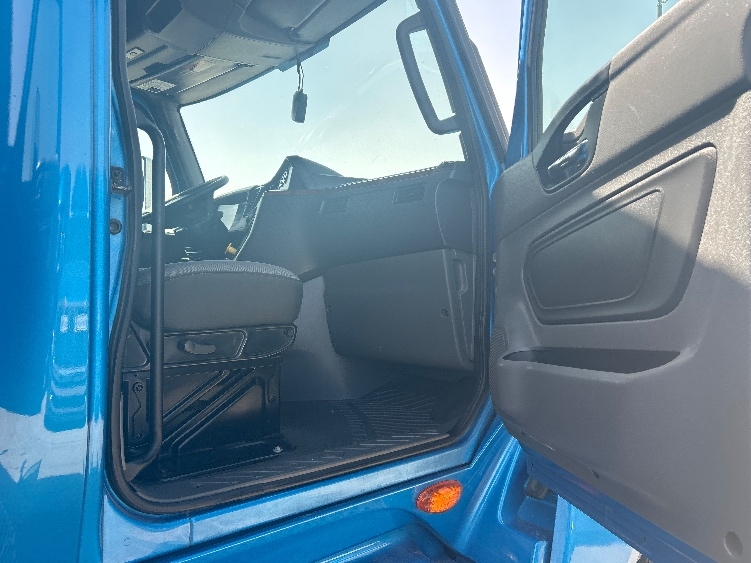 Used 2021 International LT - photo 15