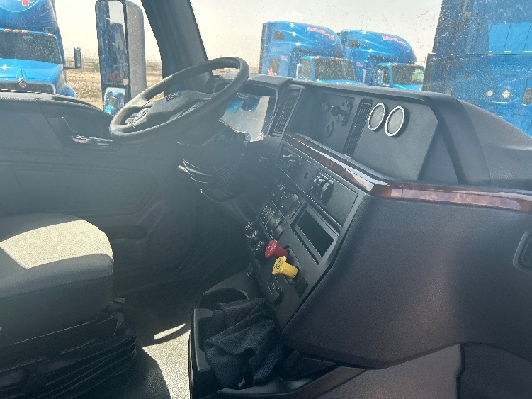 Used 2021 International LT - photo 17
