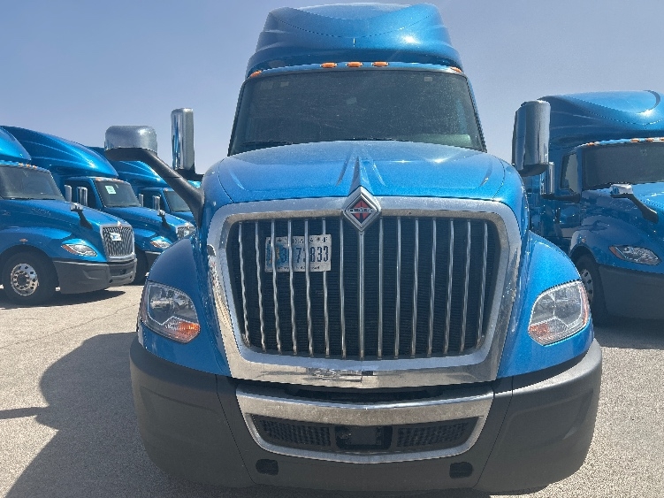 Used 2021 International LT - photo 2