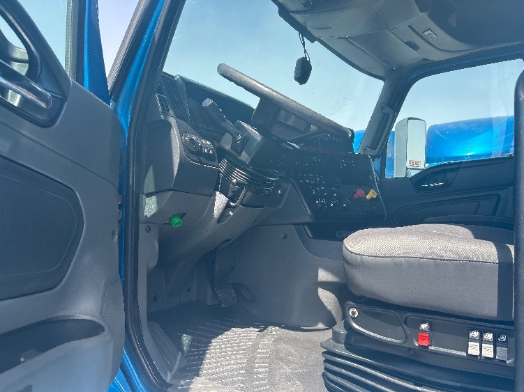 Used 2021 International LT - photo 11