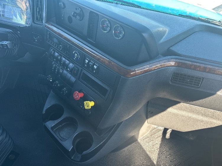 Used 2021 International LT - photo 17