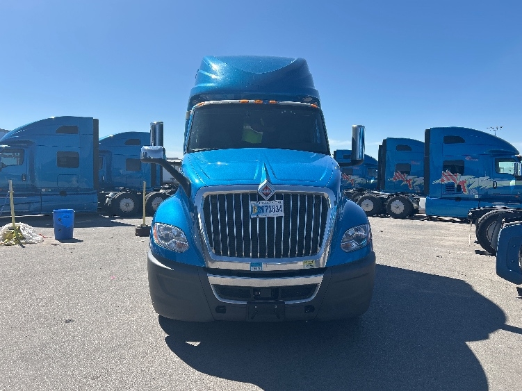 Used 2021 International LT - photo 2