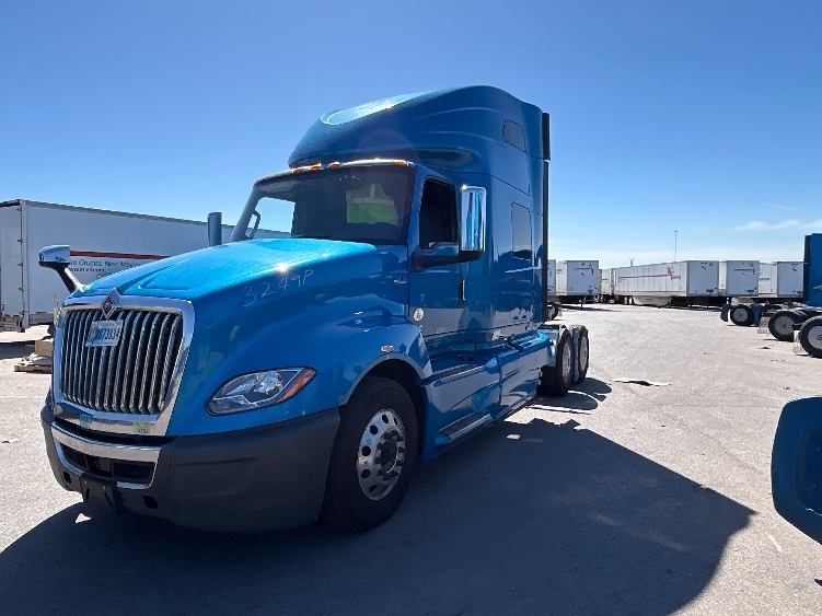 Used 2021 International LT - photo 5