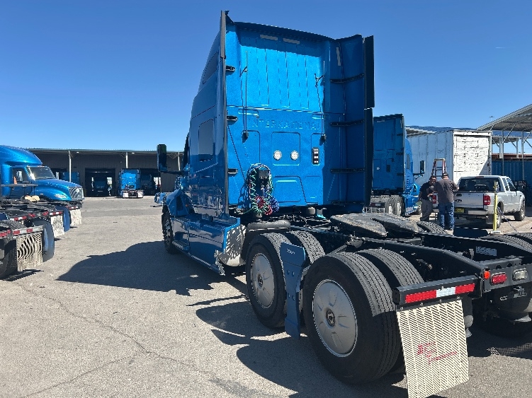 Used 2021 International LT - photo 7