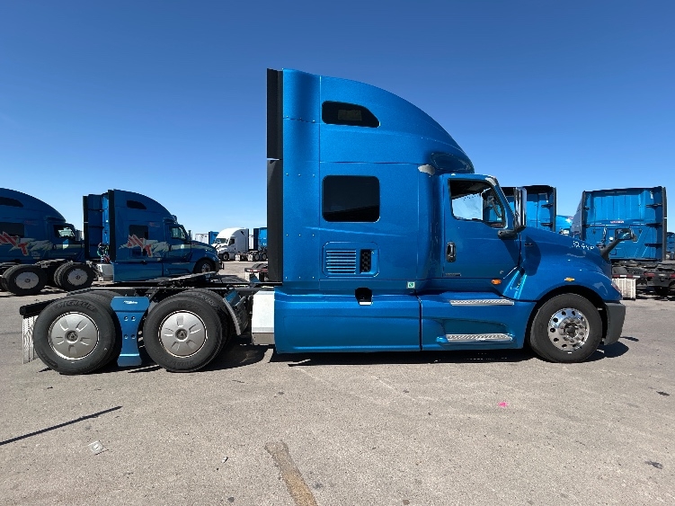 Used 2021 International LT - photo 10