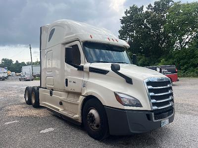 Used 2019 Freightliner Cascadia Detroit DD15AT Semi Truck with Sleeper Cab for sale #325001 - photo 1