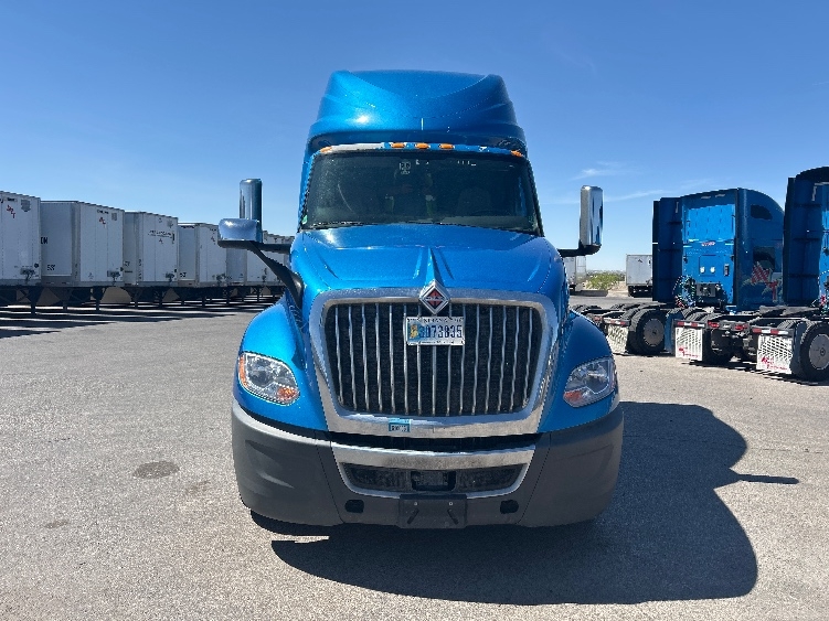 Used 2021 International LT - photo 2
