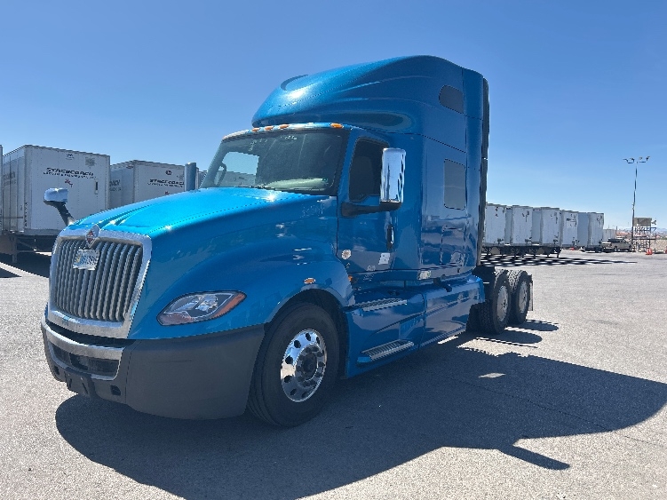 Used 2021 International LT - photo 5