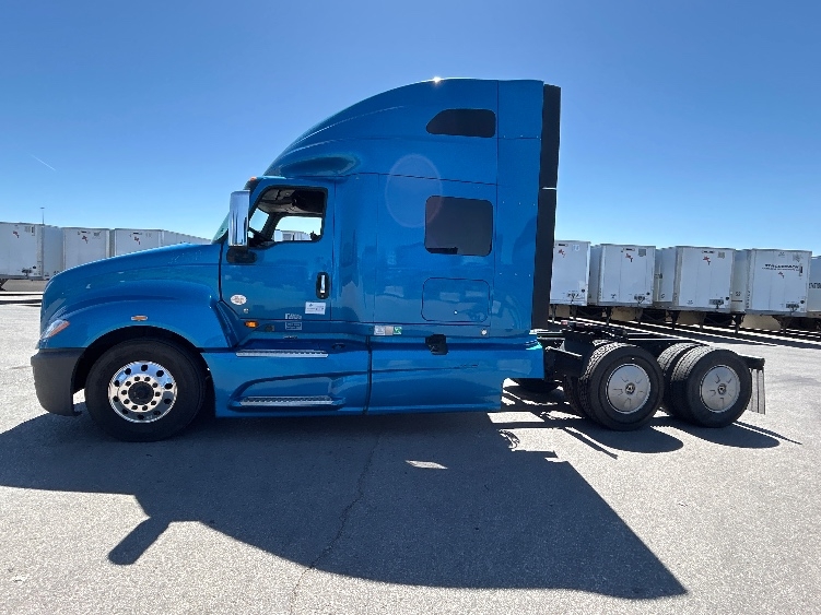 Used 2021 International LT - photo 6