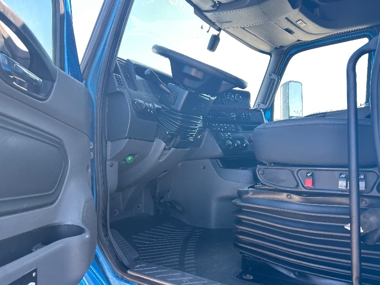 Used 2021 International LT - photo 11