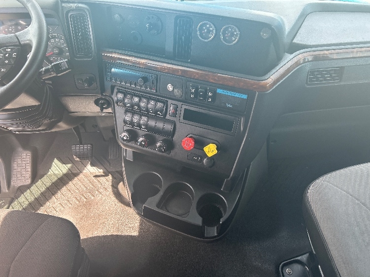 Used 2021 International LT - photo 14