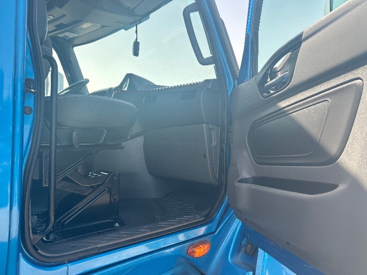 Used 2021 International LT - photo 15