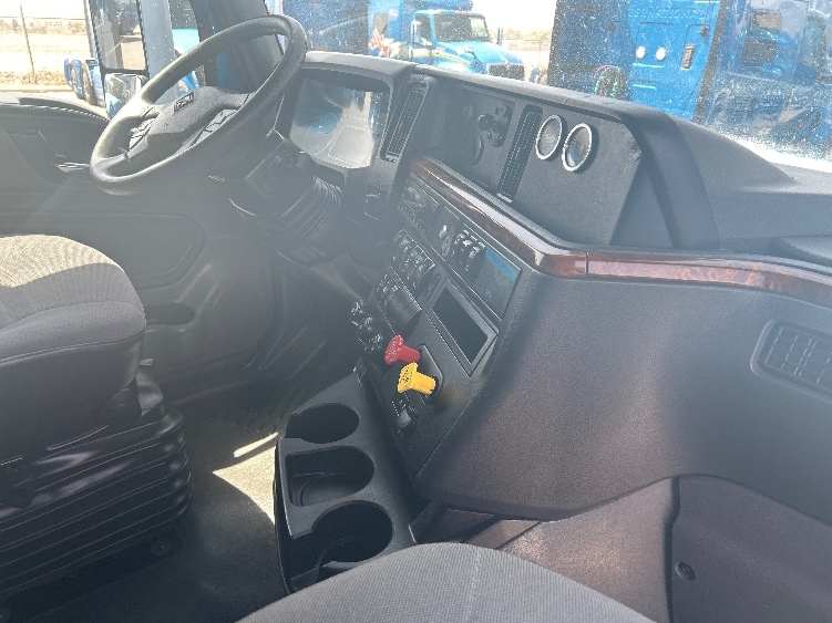 Used 2021 International LT - photo 17