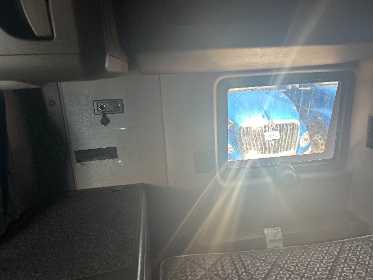 Used 2021 International LT - photo 21