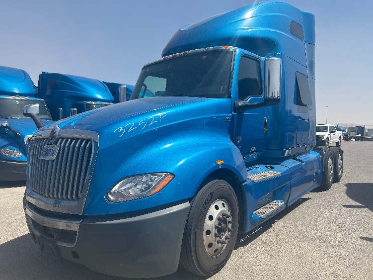 Used 2021 International LT - photo 5