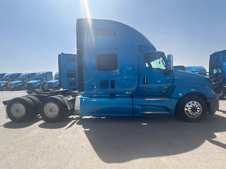 Used 2021 International LT - photo 10