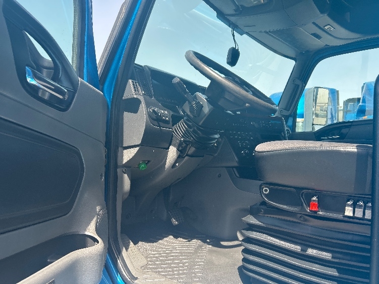 Used 2021 International LT - photo 11