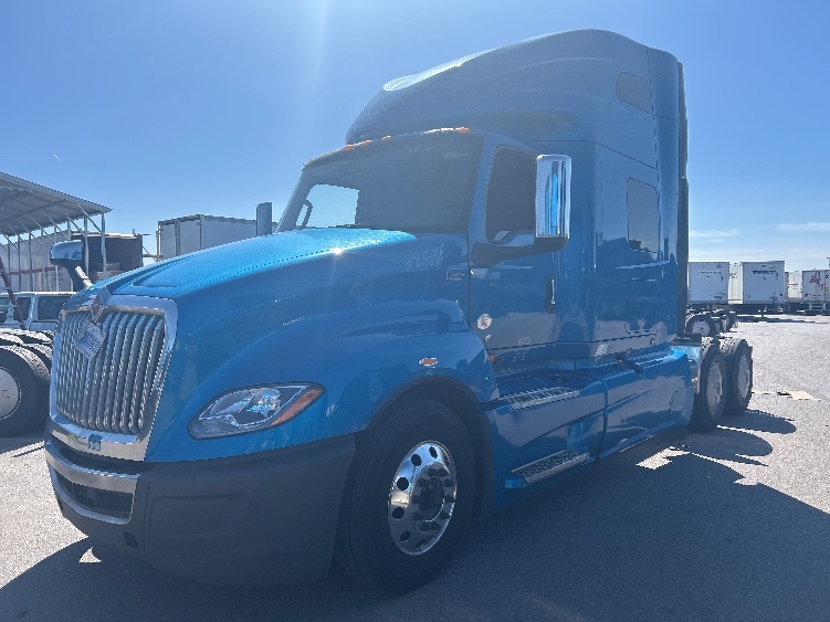 Used 2021 International LT - photo 5