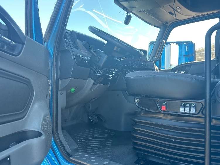 Used 2021 International LT - photo 11