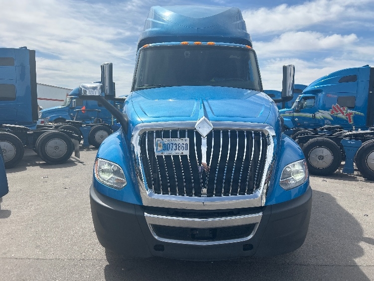 Used 2021 International LT - photo 2
