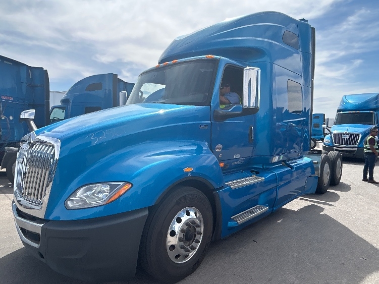 Used 2021 International LT - photo 5