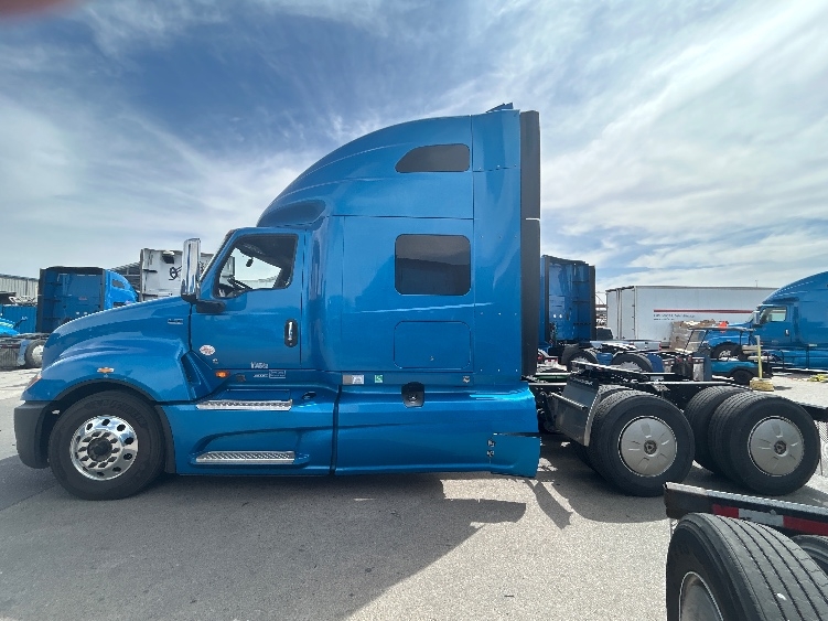 Used 2021 International LT - photo 6