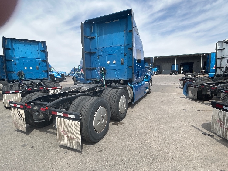 Used 2021 International LT - photo 9