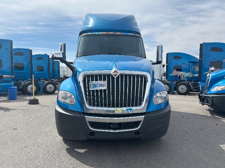 Used 2021 International LT - photo 2