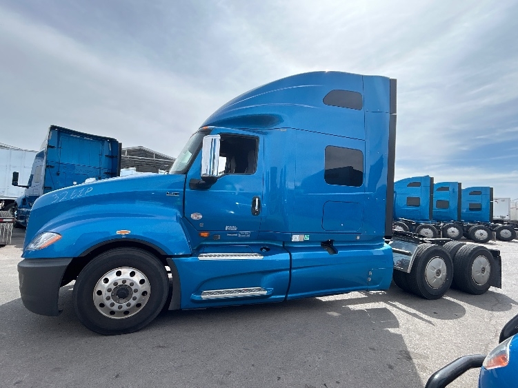Used 2021 International LT - photo 6