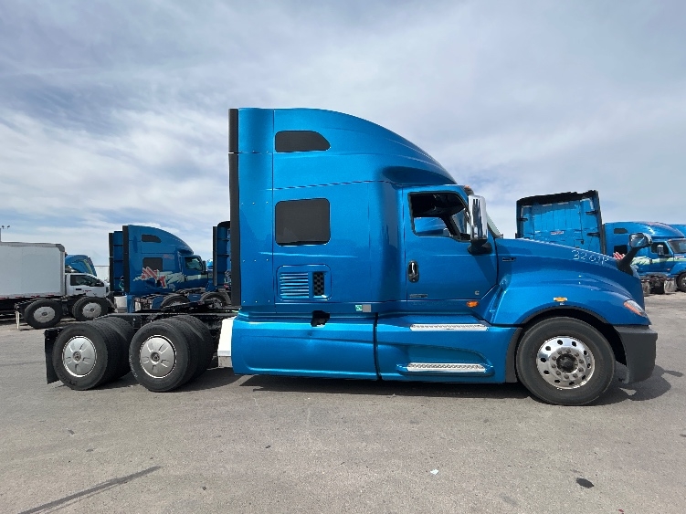 Used 2021 International LT - photo 10