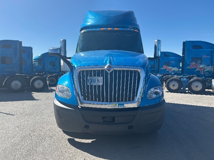 Used 2021 International LT - photo 2