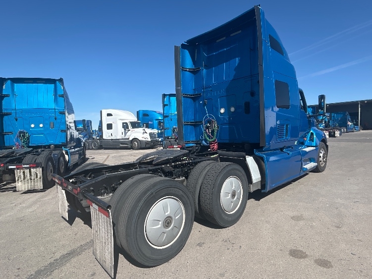 Used 2021 International LT - photo 9