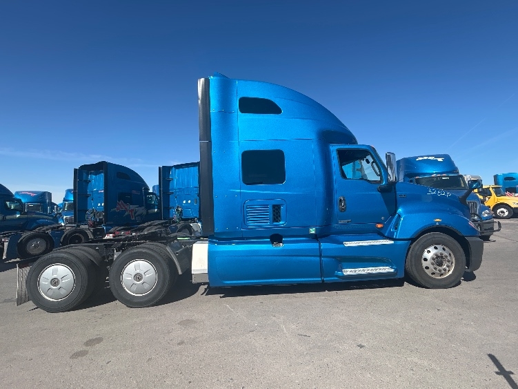 Used 2021 International LT - photo 10