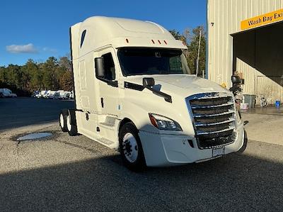 Used 2019 Freightliner Cascadia Detroit DD15AT Semi Truck with Sleeper Cab for sale #326508 - photo 1