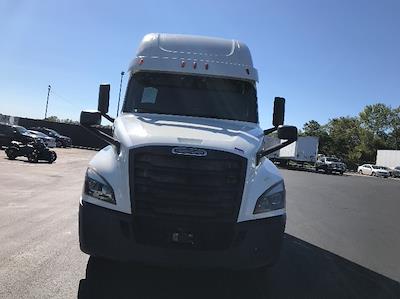 Used 2019 Freightliner Cascadia Detroit DD15AT Semi Truck with Sleeper Cab for sale #326517 - photo 2