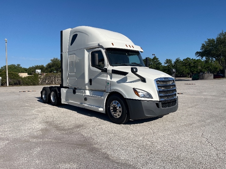 Used 2019 Freightliner Cascadia - photo 1