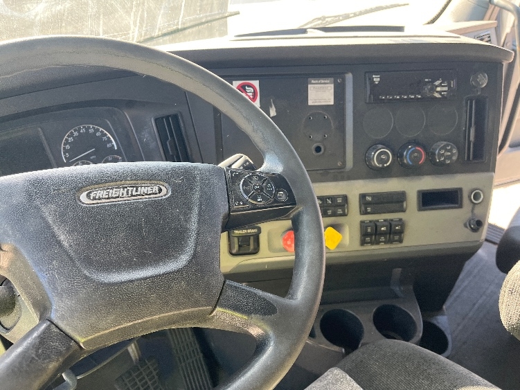 Used 2019 Freightliner Cascadia - photo 12