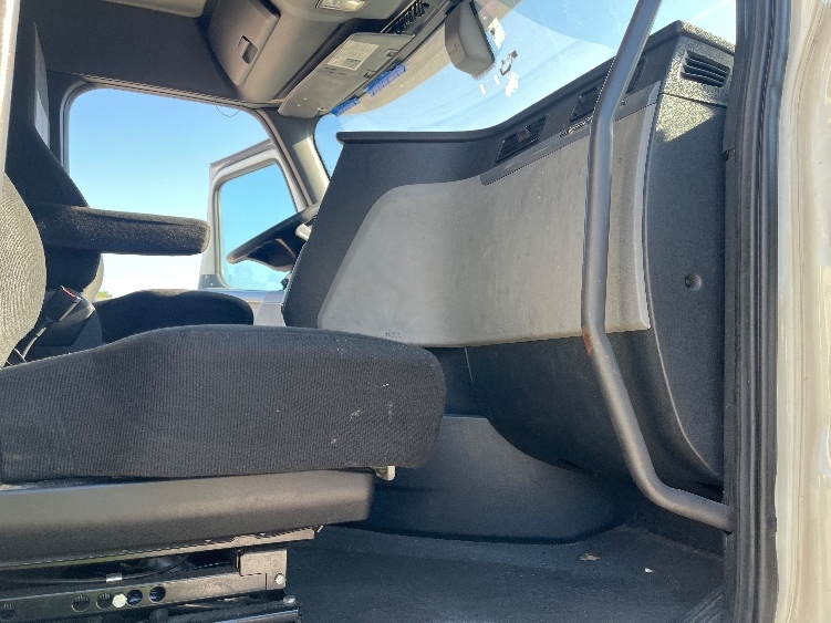 Used 2019 Freightliner Cascadia - photo 13