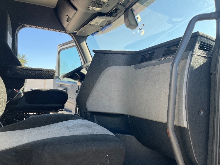 Used 2019 Freightliner Cascadia - photo 14