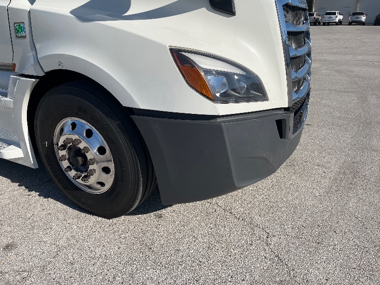 Used 2019 Freightliner Cascadia - photo 24