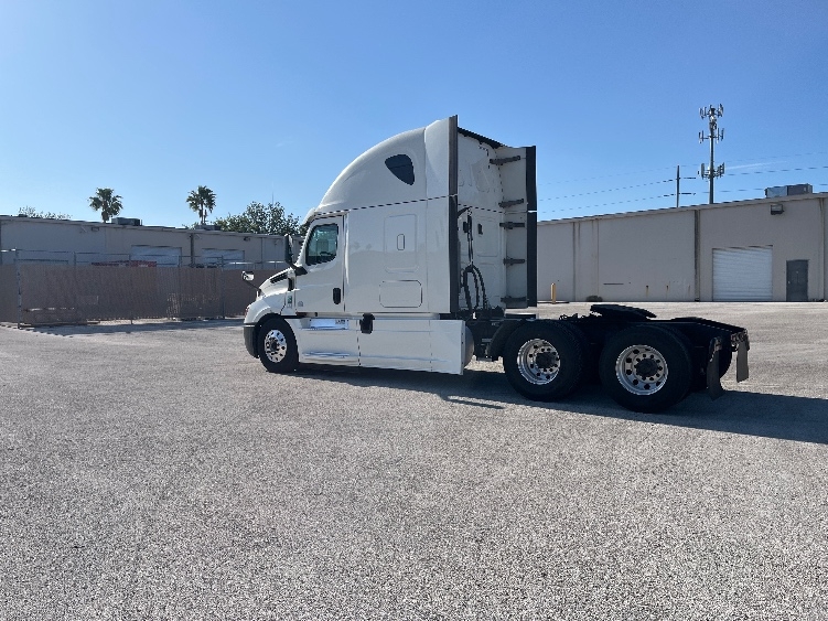 Used 2019 Freightliner Cascadia - photo 5