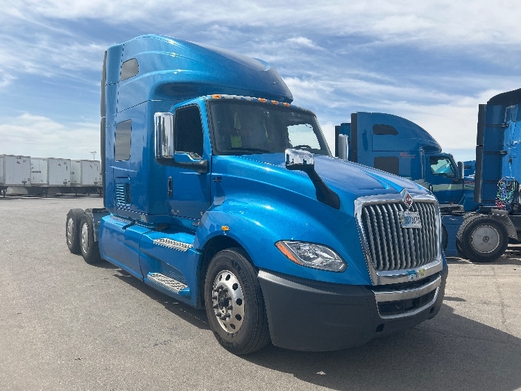 Used 2021 International LT - photo 1