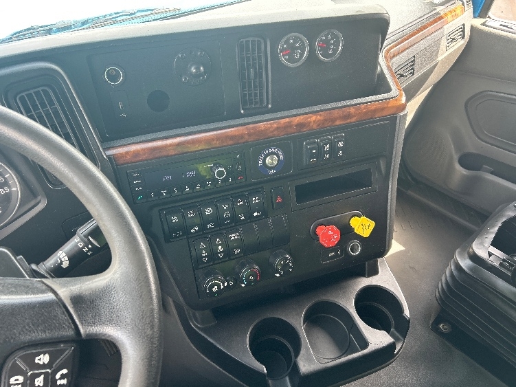 Used 2021 International LT - photo 12