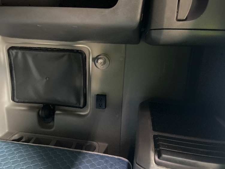 Used 2021 International LT - photo 20