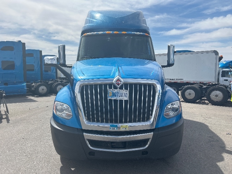 Used 2021 International LT - photo 2