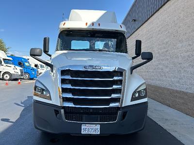 Used 2019 Freightliner Cascadia Detroit DD13 Semi Truck for sale #326777 - photo 2