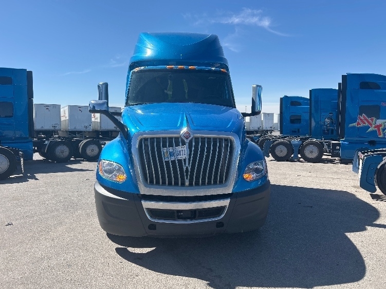 Used 2021 International LT - photo 2